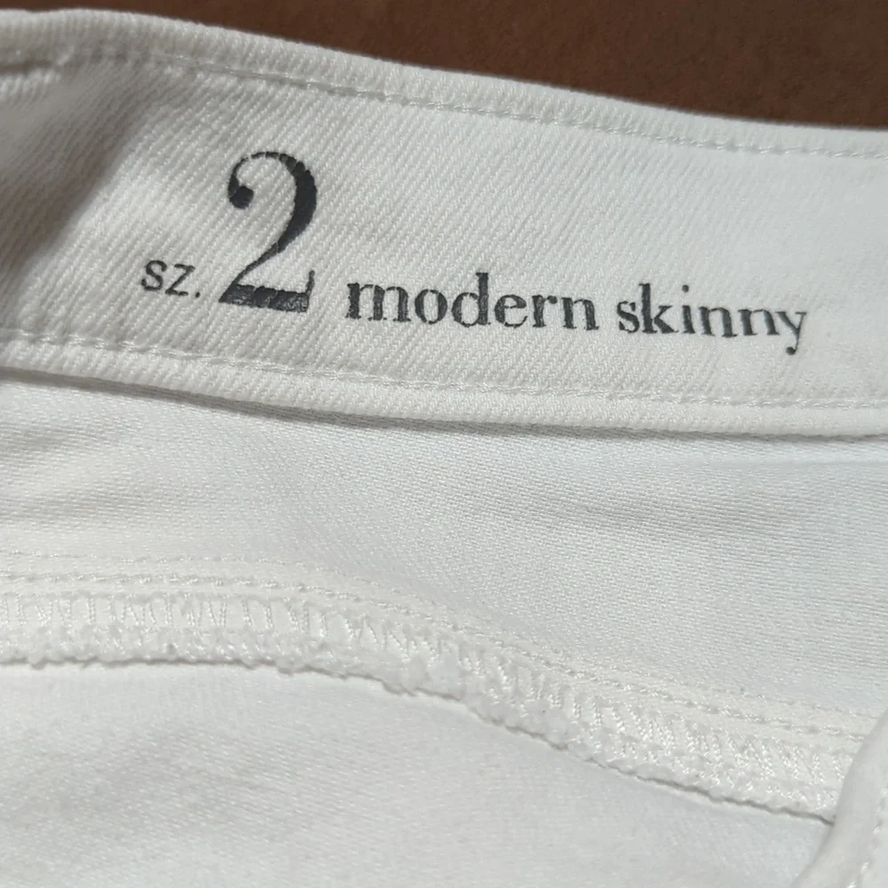 Loft Modern Skinny Women's White Distressed Jeans Size 2
